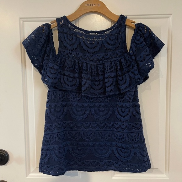 Lilly Pulitzer navy lace cold shoulder blouse XS - Picture 4 of 4